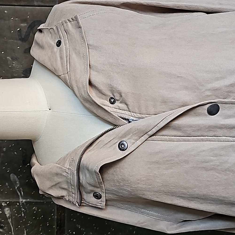 Lightweight Jacket - Picture 2 of 4